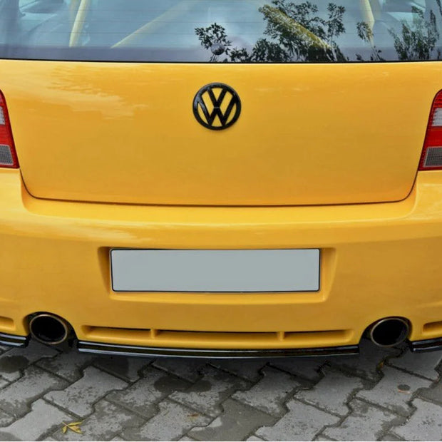 Maxton Design Central Rear Splitter Volkswagen Golf IV R32