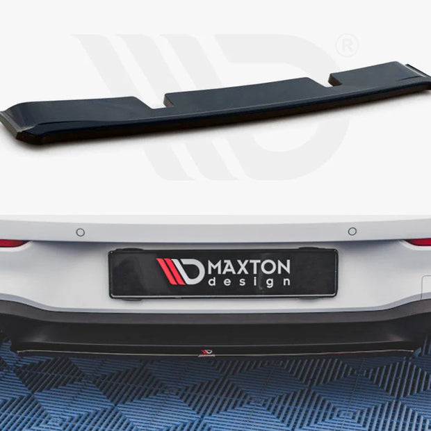 Maxton Design Central Rear Splitter Volkswagen Golf MK8 GTI 2020-