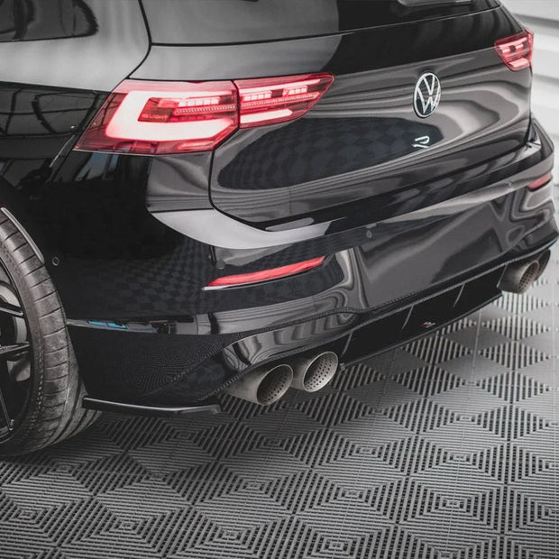 Maxton Design Central Rear Splitter Volkswagen Golf R MK8 20-